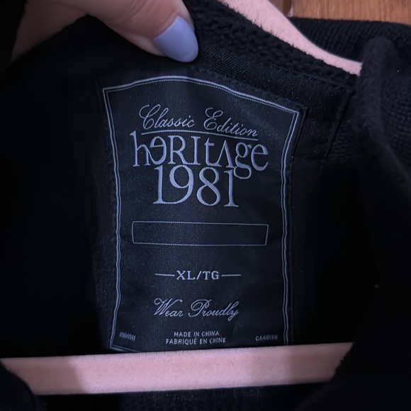 Men’s Luxury zip sweater. - Picture 2 of 8